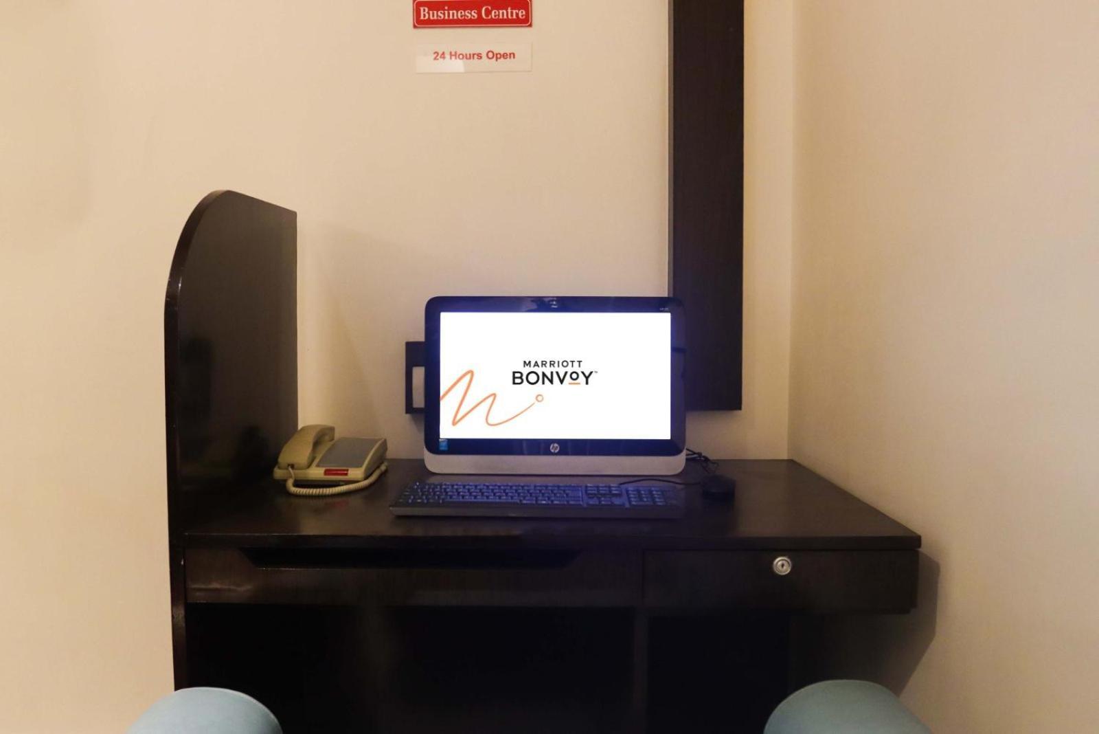 Four Points By Sheraton Вадодара Екстериор снимка