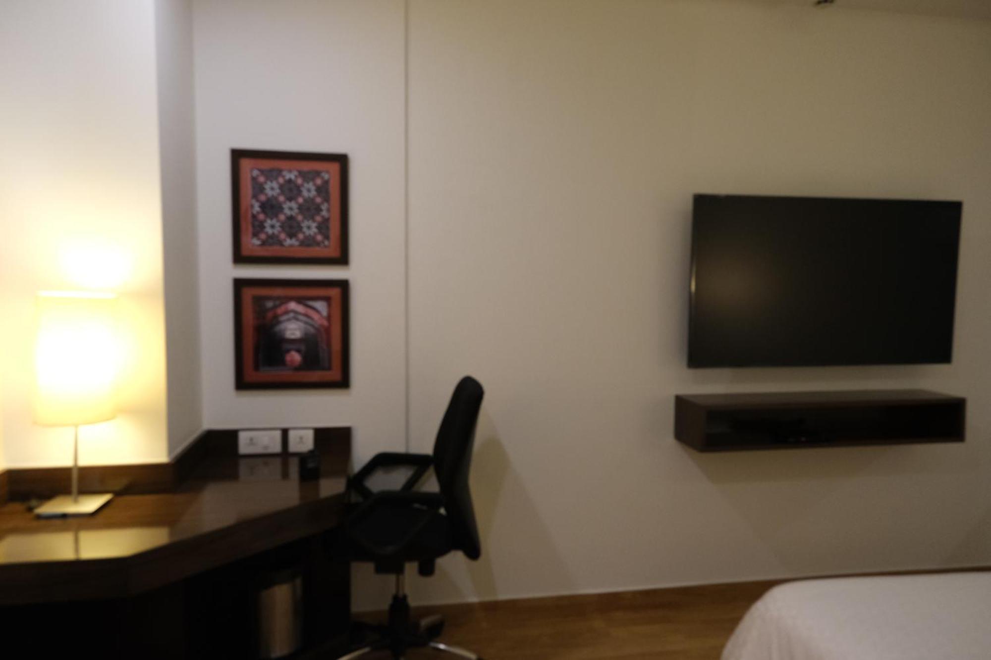 Four Points By Sheraton Вадодара Екстериор снимка