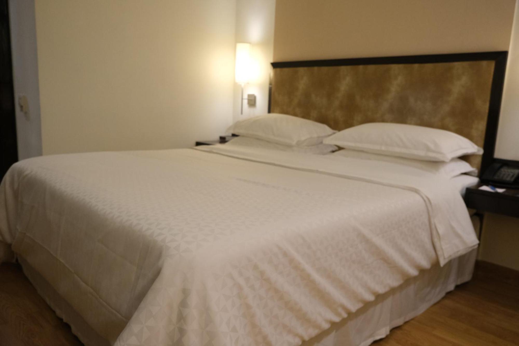 Four Points By Sheraton Вадодара Екстериор снимка