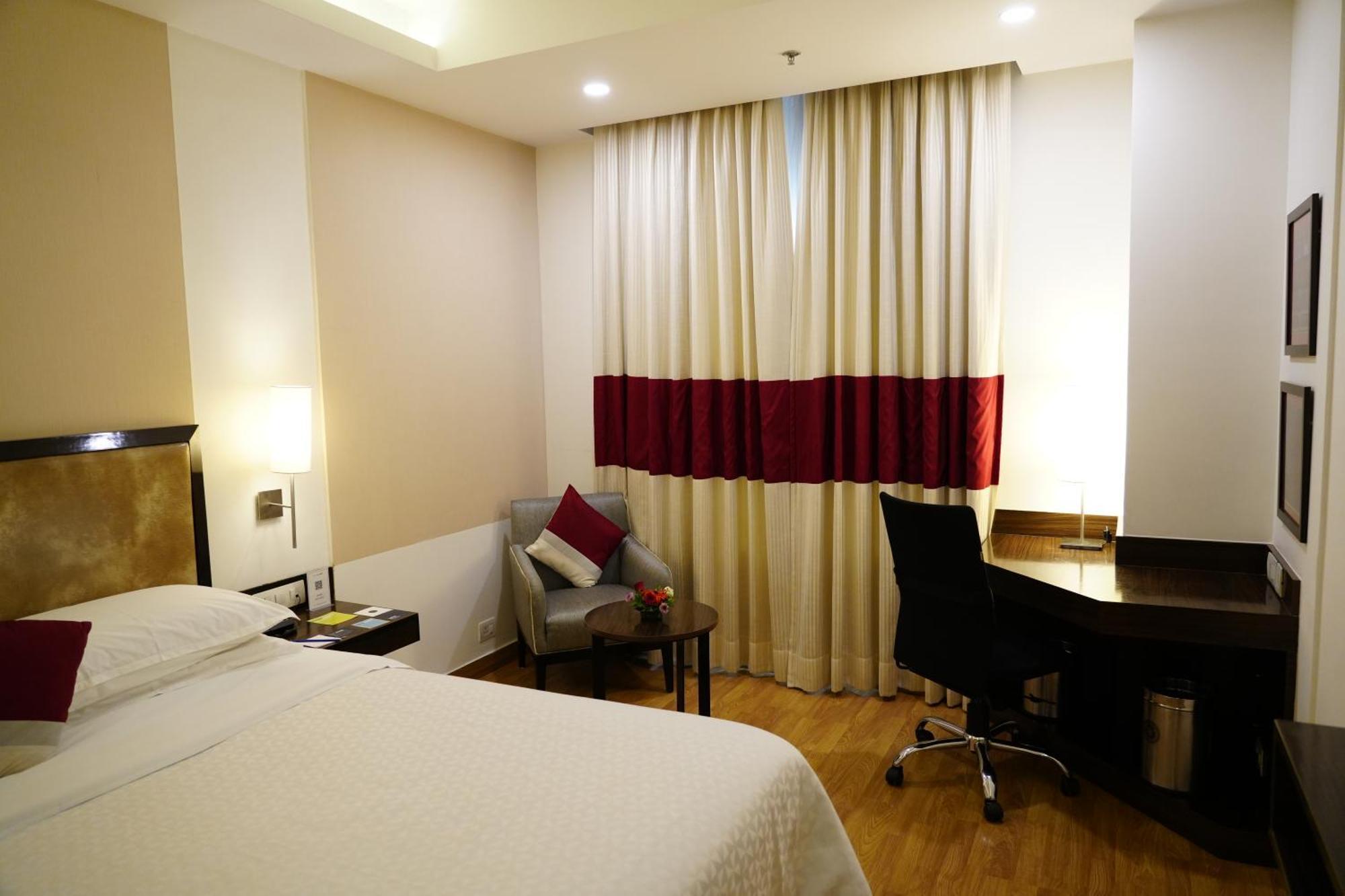 Four Points By Sheraton Вадодара Екстериор снимка