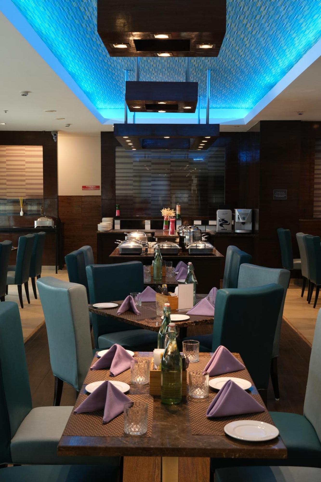 Four Points By Sheraton Вадодара Екстериор снимка