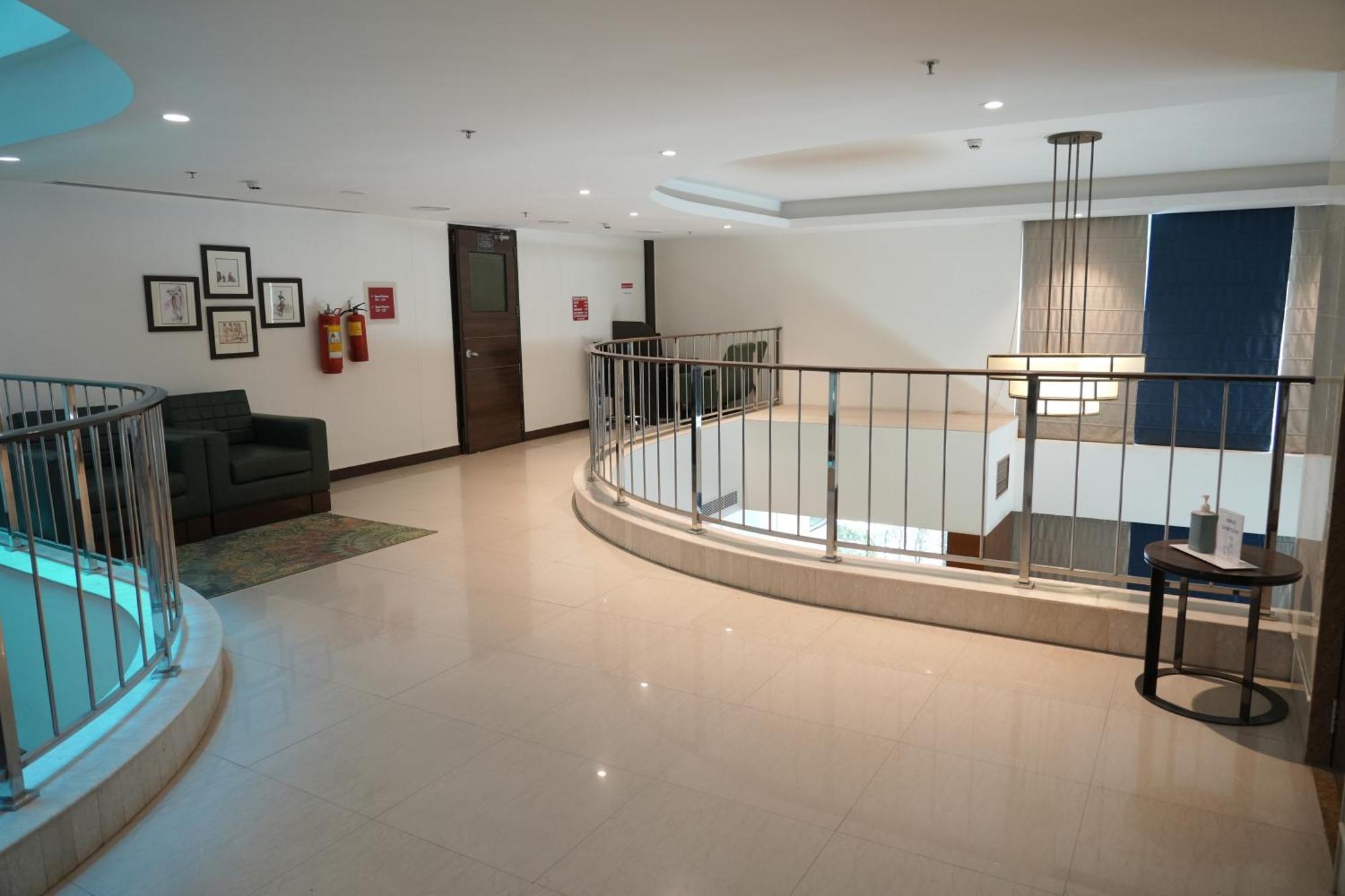 Four Points By Sheraton Вадодара Екстериор снимка