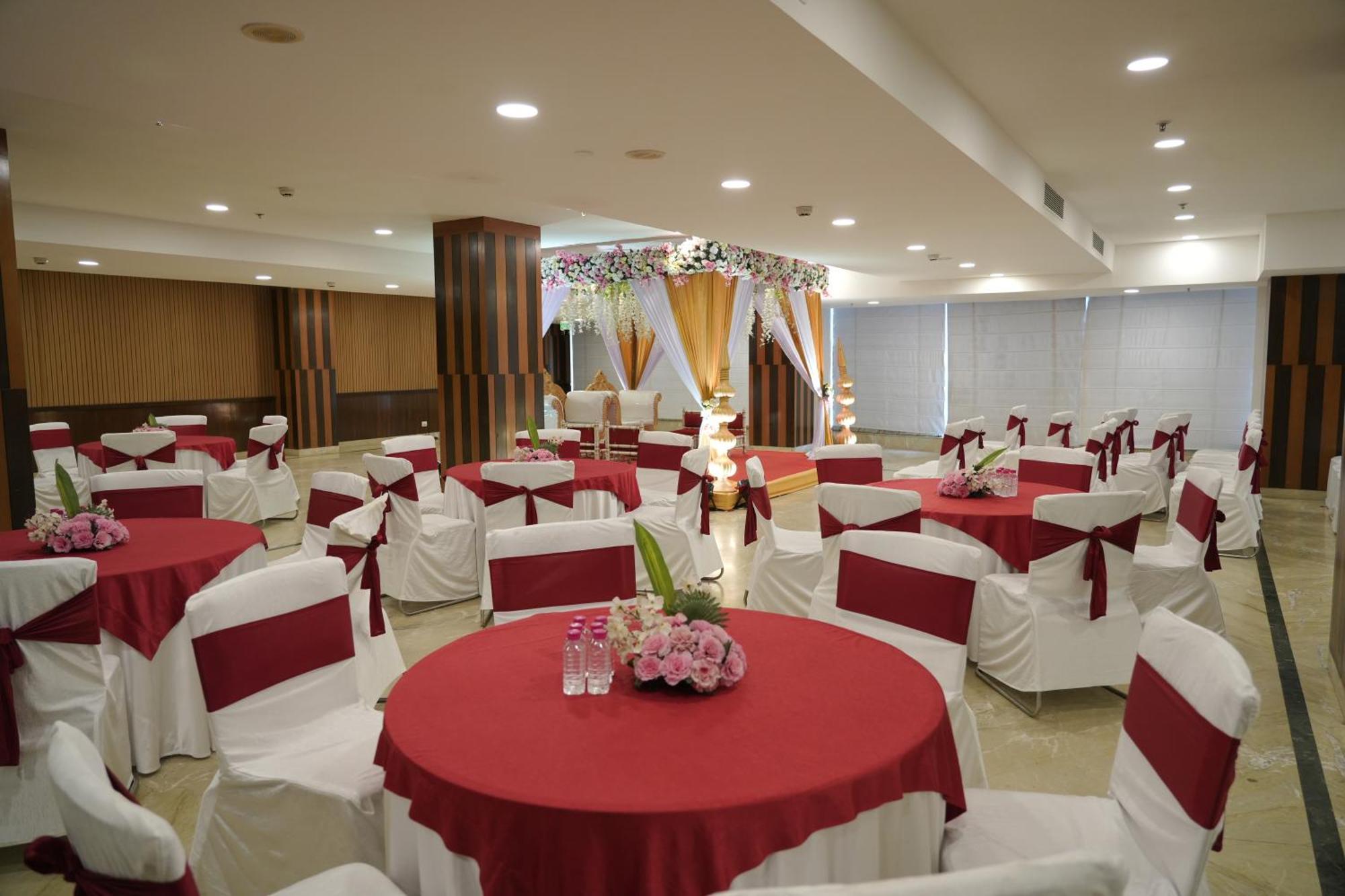 Four Points By Sheraton Вадодара Екстериор снимка
