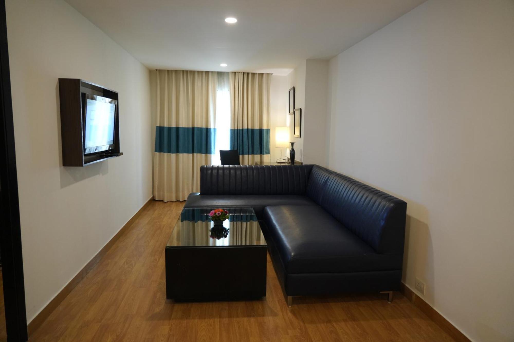 Four Points By Sheraton Вадодара Екстериор снимка