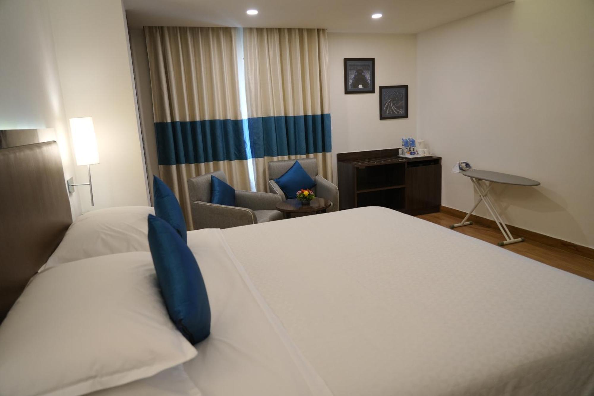 Four Points By Sheraton Вадодара Екстериор снимка