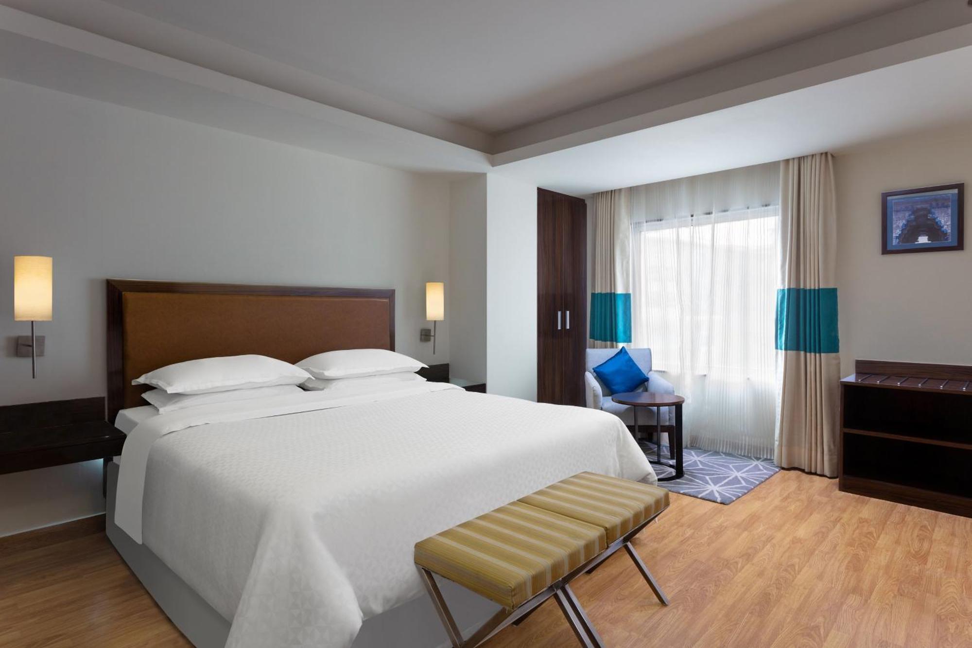 Four Points By Sheraton Вадодара Екстериор снимка