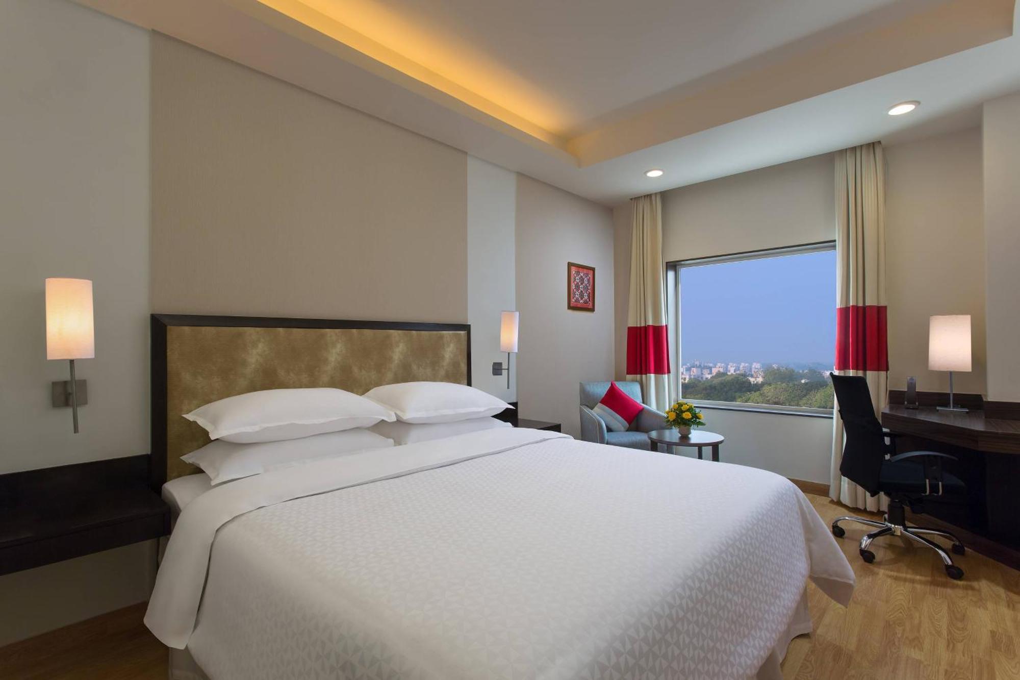 Four Points By Sheraton Вадодара Екстериор снимка
