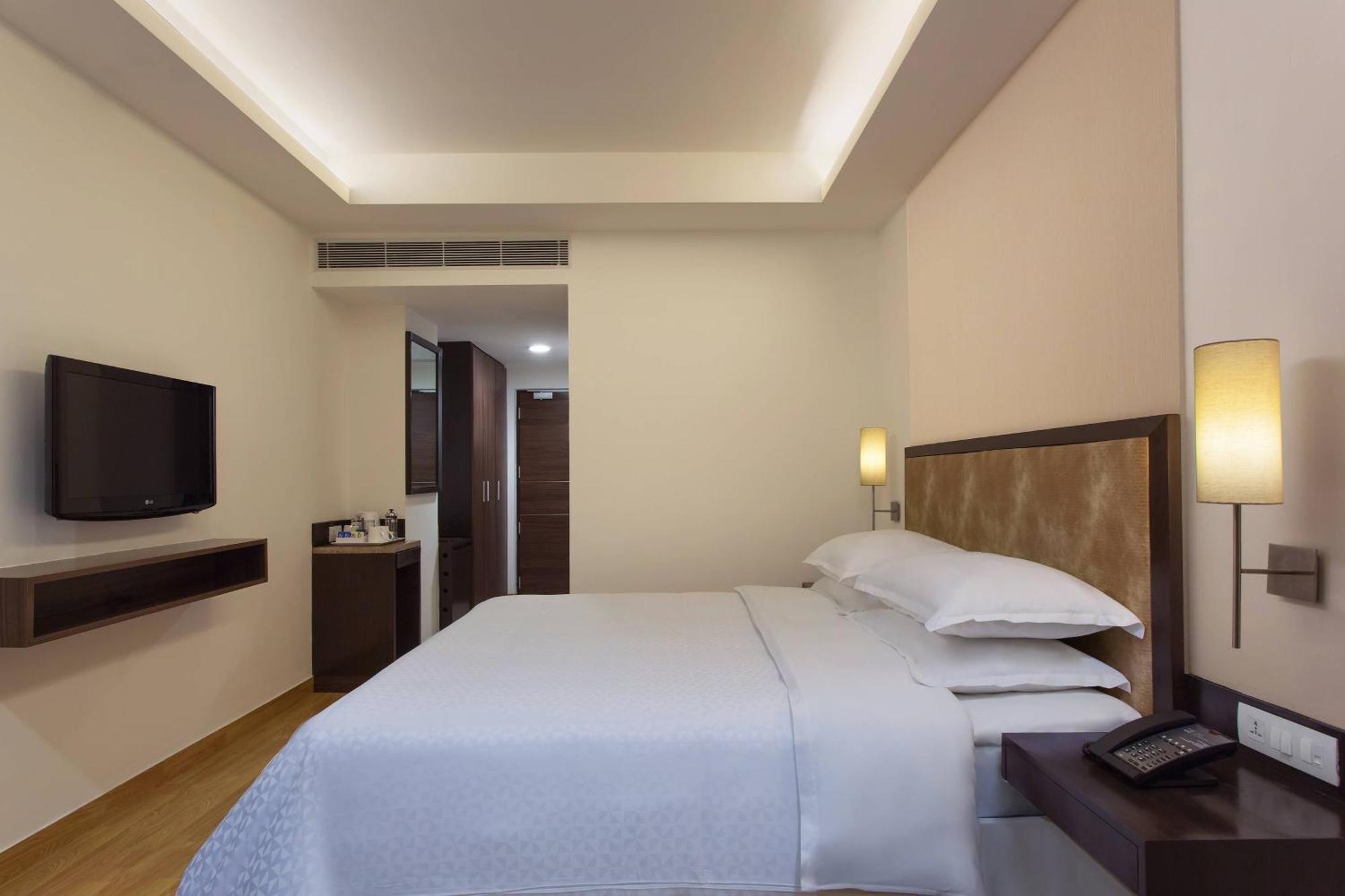 Four Points By Sheraton Вадодара Екстериор снимка